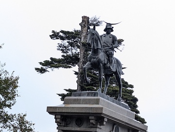 仙台城後（政宗公騎馬像）