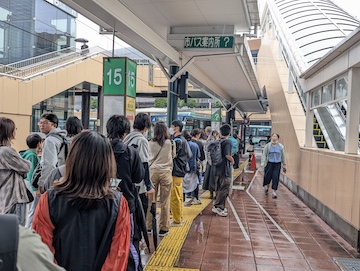 西口バスターミナル16番のりば