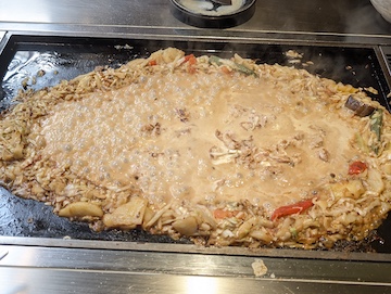 夏野菜チキンキーマカレーもんじゃ（調理開始）