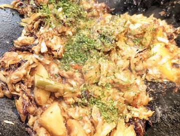 夏野菜チキンキーマカレーもんじゃ（おごけ）