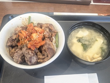 カルビと特選ブリスケット肉の合い盛り丼（全体）