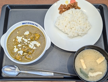 ほうれん草とカッテージチーズのチキンカレー