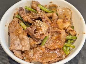 牛カルビホルモン丼