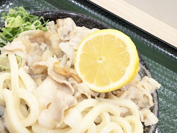 焼き塩豚カルビの半割レモンぶっかけ(レモン)