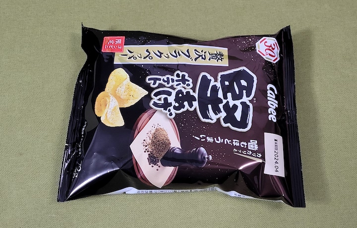 堅あげポテト 贅沢ブラックペッパー | ふくろうぷらざ