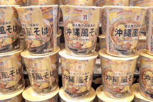 セブンプレミアム 豚と魚介の旨みの沖縄風そば