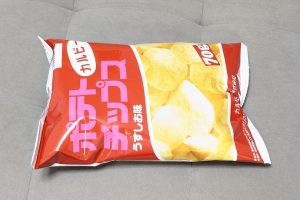 カルビー 復刻版ポテトチップス うすしお味