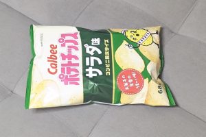 カルビー ポテトチップス サラダ味