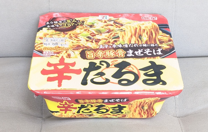 明星 辛だるま 旨辛豚骨まぜそば（セブンプレミアム）