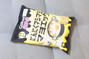 カルビー ポテトチップスにんにくマシマシマヨエッグ味