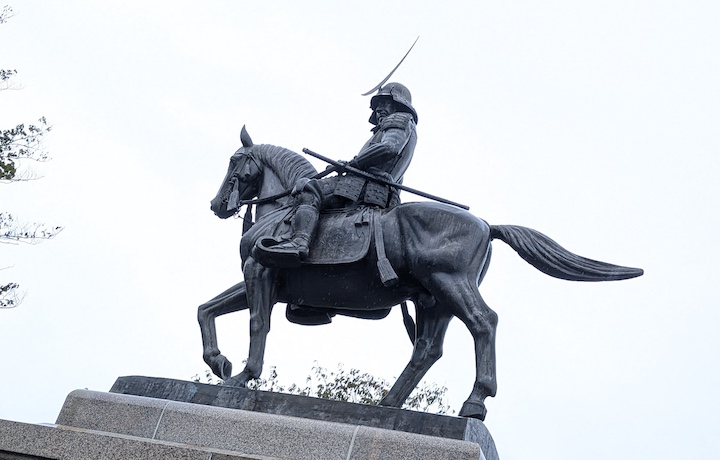 仙台城跡（青葉山公園、伊達政宗公騎馬像）
