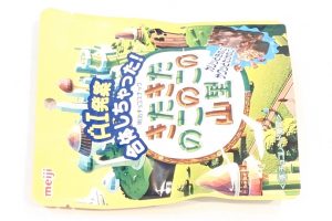 明治 きたきたのこのこの山里（「きのこの山」と「たけのこの里」の合体品）