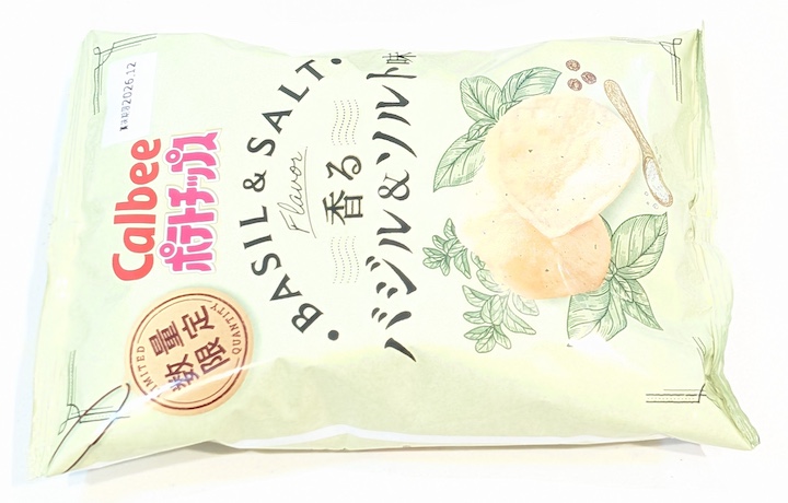 カルビー ポテトチップス バジル&ソルト味（ファミリーマート限定・数量限定）