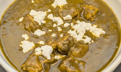 松屋の期間限定メニュー ほうれん草とカッテージチーズのカレー